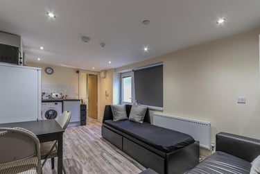 2 bed house, Cyril Crescent, Adamstown, Cardiff, CF241DQ - Image 2